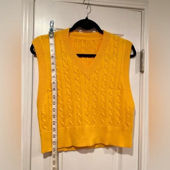 NWOT Marigold Yellow Size S V Neck Pullover Soft Cable Knit Cropped Sweater Vest - Picture 6 of 9